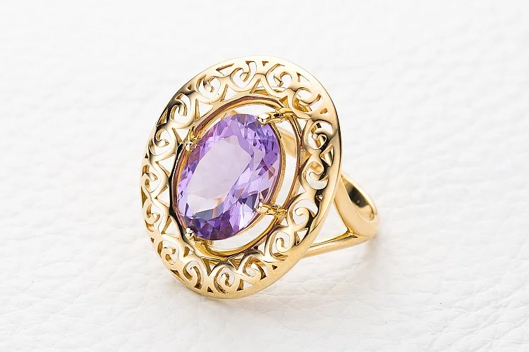 Кольцо из жёлтого золота с аметистом