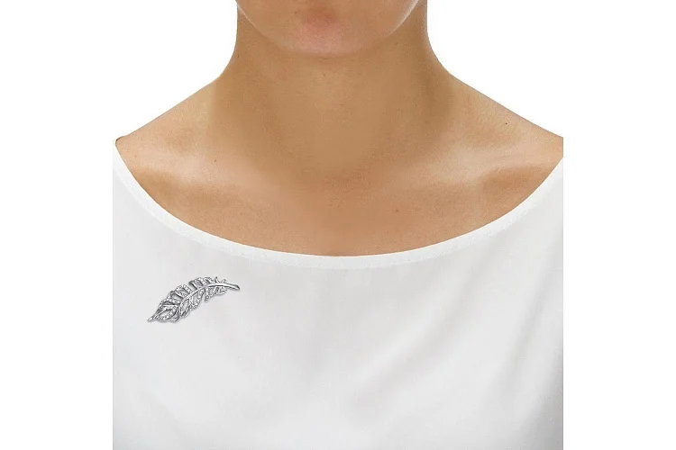 Брошь Веточка из белого золота с 21 фианитами