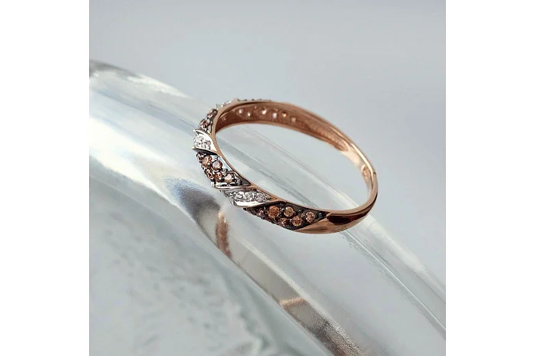 Кольцо из красного золота с 47 фианитами