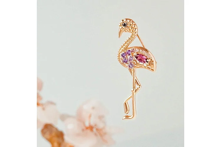 Брошь Фламинго из красного золота с родолитами, фианитами и аметистами