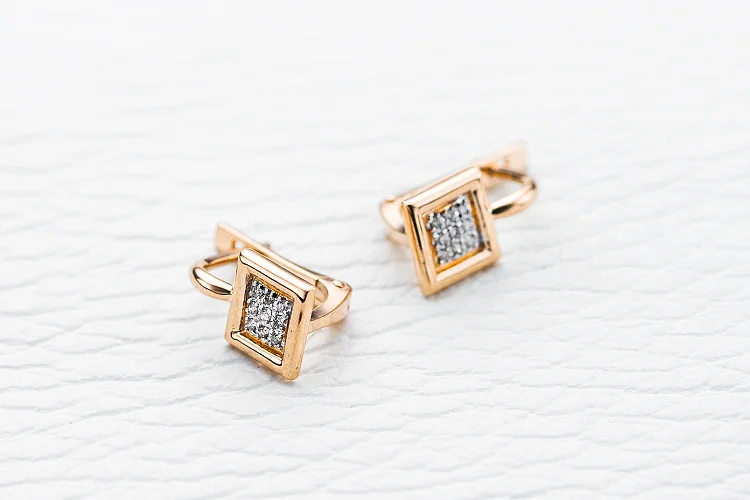 Серьги из красного золота с 18 бриллиантами