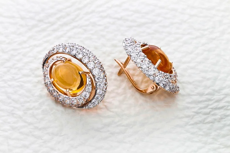 Серьги из красного золота с 2 цитринами и 124 фианитами