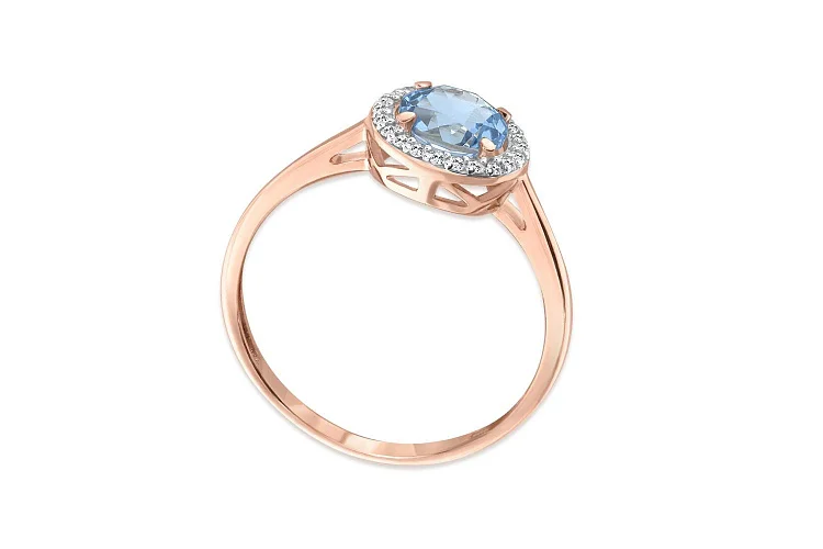 Кольцо из красного золота с топазом sky и 22 фианитами