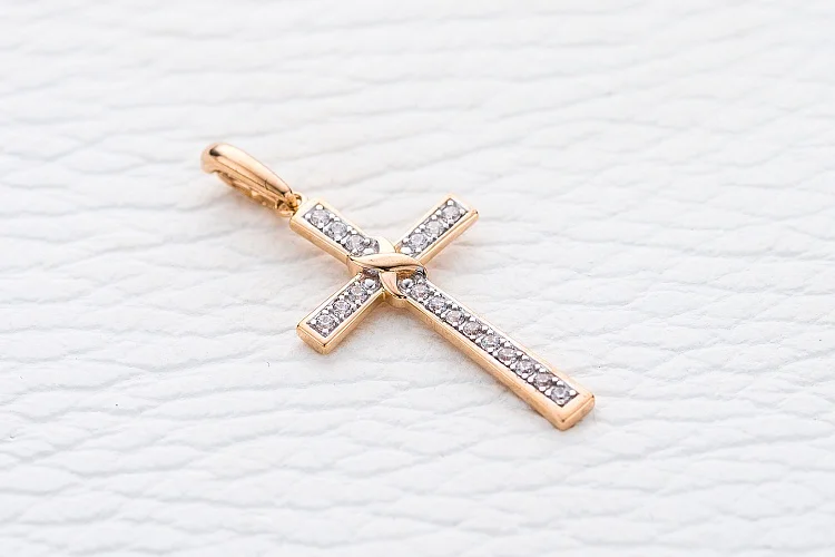Крест из красного золота с 18 фианитами