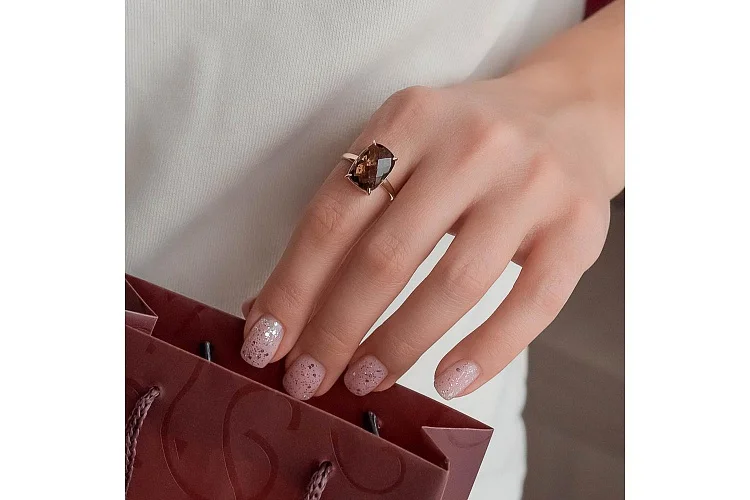 Кольцо из жёлтого золота с раухтопазом