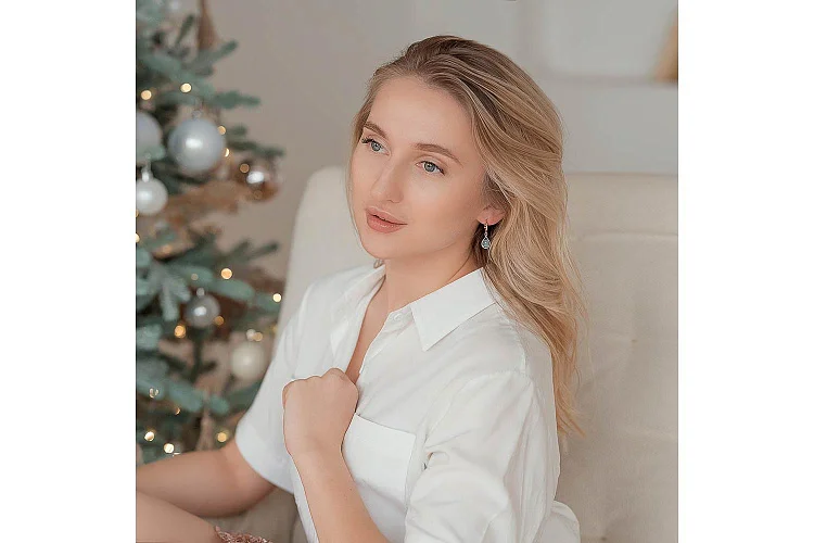 Серьги из красного золота с 2 опалами