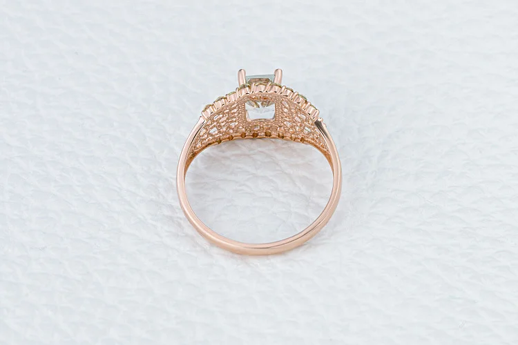 Кольцо из красного золота с празиолитом и 17 фианитами