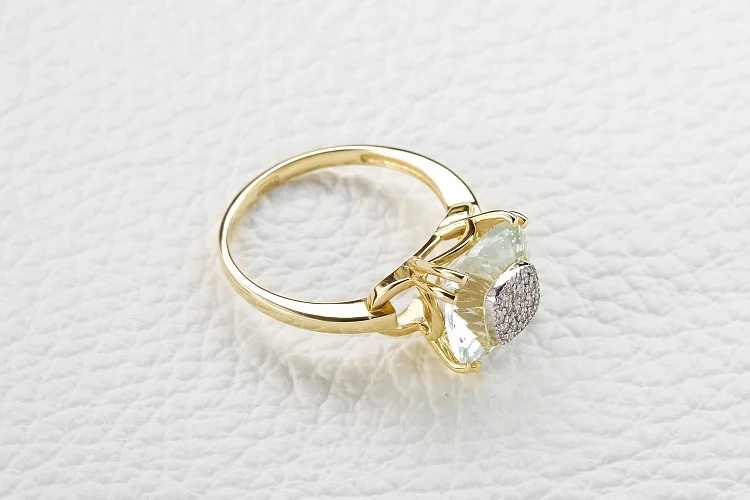 Кольцо из жёлтого золота с аметистом и 14 бриллиантами