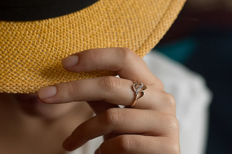 Кольцо Дорожка из красного золота с 9 фианитами