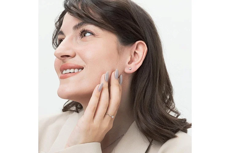 Серьги-пусеты из белого золота с 2 бриллиантами