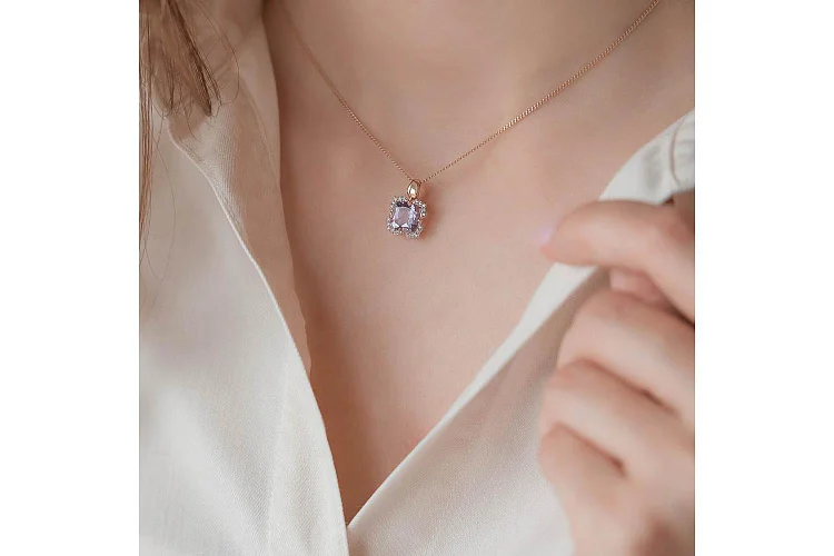 Подвеска Цветок из красного золота с аметистом и 20 фианитами