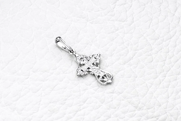 Крест из белого золота без вставок