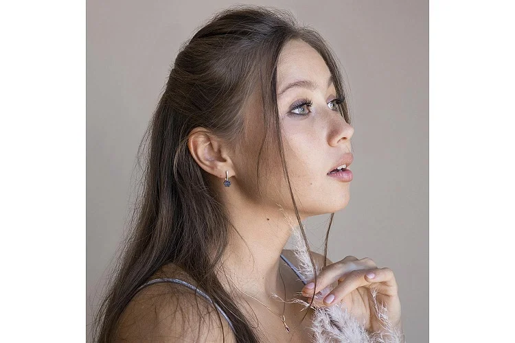 Серьги из красного золота с 38 сапфирами