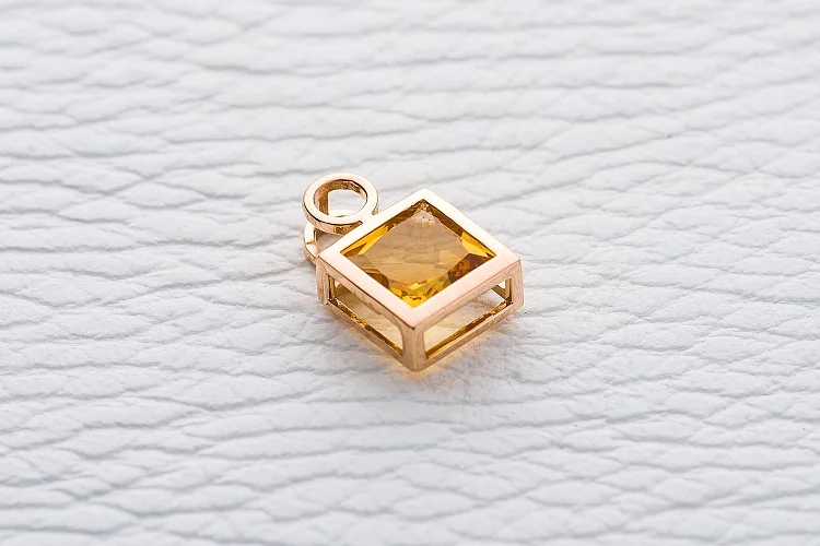 Подвеска из красного золота с цитрином