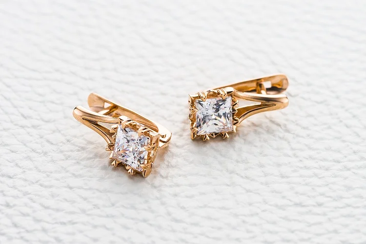 Серьги из красного золота с 2 кристаллами swarovski