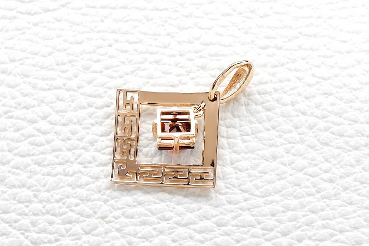 Подвеска Квадрат из красного золота с гранатом