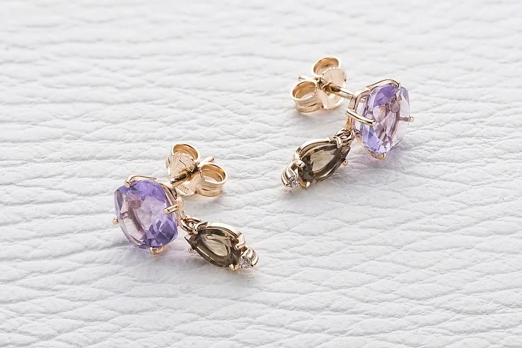 Серьги-пусеты из красного золота с аметистами, раухтопазами и фианитами