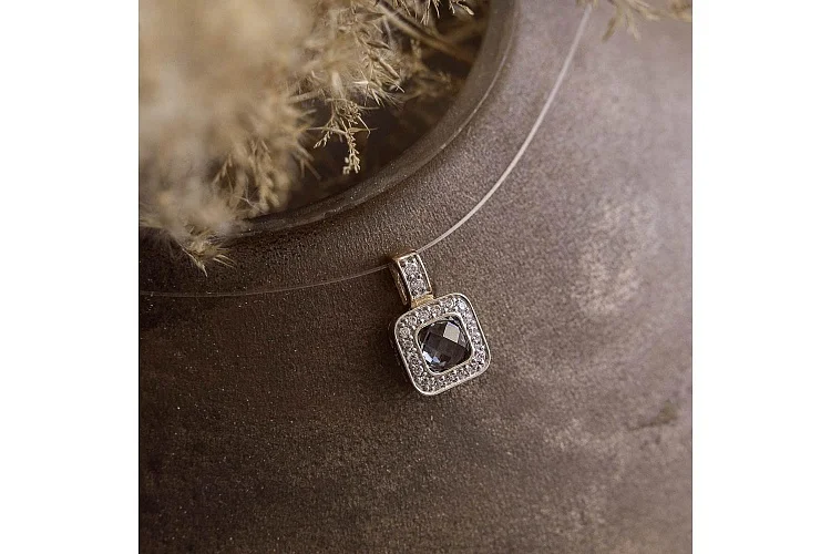 Подвеска из красного золота с топазом sky и 20 фианитами