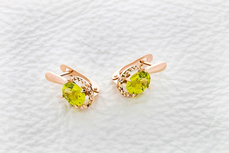 Серьги из красного золота с 2 хризолитами