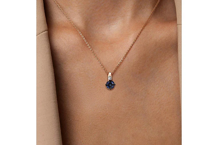 Подвеска из красного золота с 5 сапфирами и 3 бриллиантами