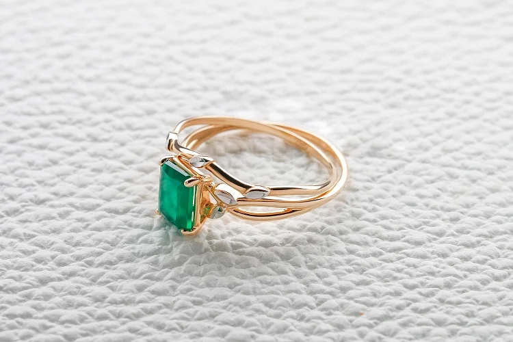 Кольцо Веточка из красного золота с агатом