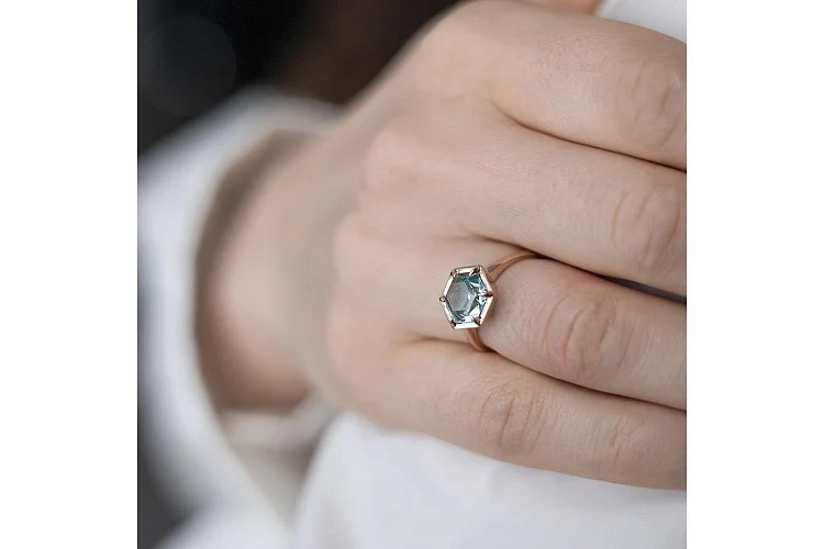 Кольцо из красного золота с ситаллом