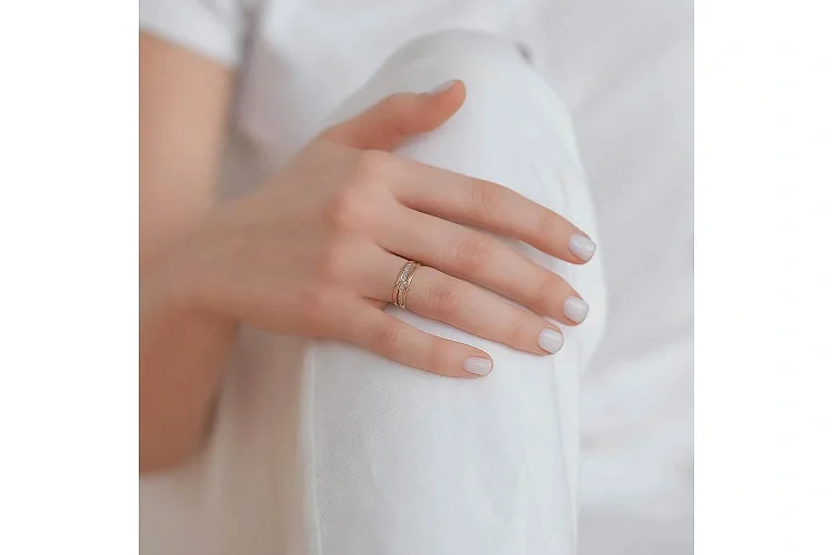 Кольцо Дорожка из красного золота с 12 бриллиантами