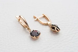 Серьги из красного золота с 2 гранатами
