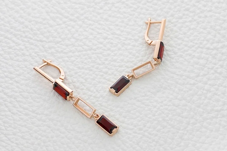 Серьги из красного золота с 4 гранатами