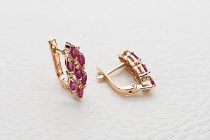 Серьги из красного золота с 14 рубинами и 16 бриллиантами