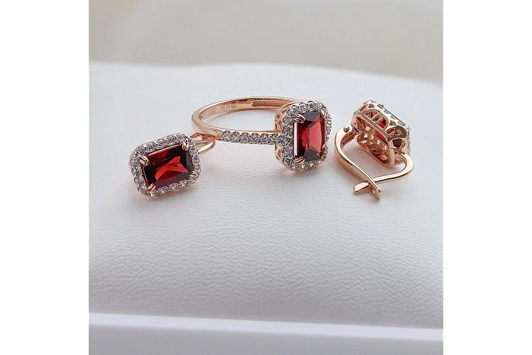 Серьги из красного золота с 2 гранатами и 36 фианитами