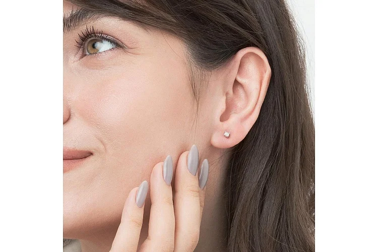 Серьги-пусеты одинарные из красного золота с бриллиантом