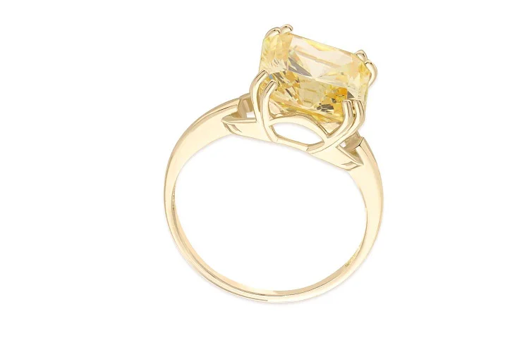 Кольцо из жёлтого золота с фианитом