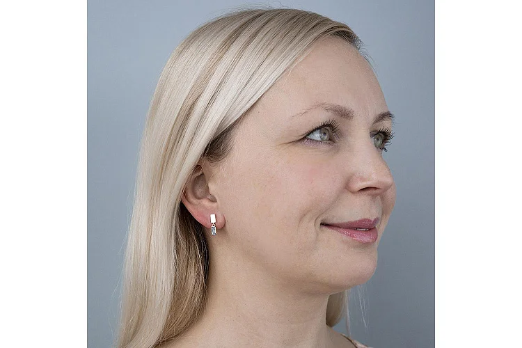 Серьги-пусеты Прямоугольники из красного золота с 2 топазами swiss