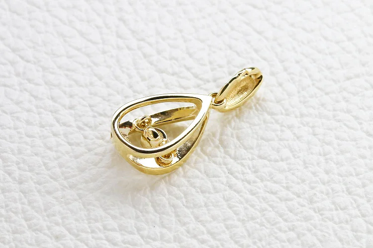 Подвеска из жёлтого золота с фианитом