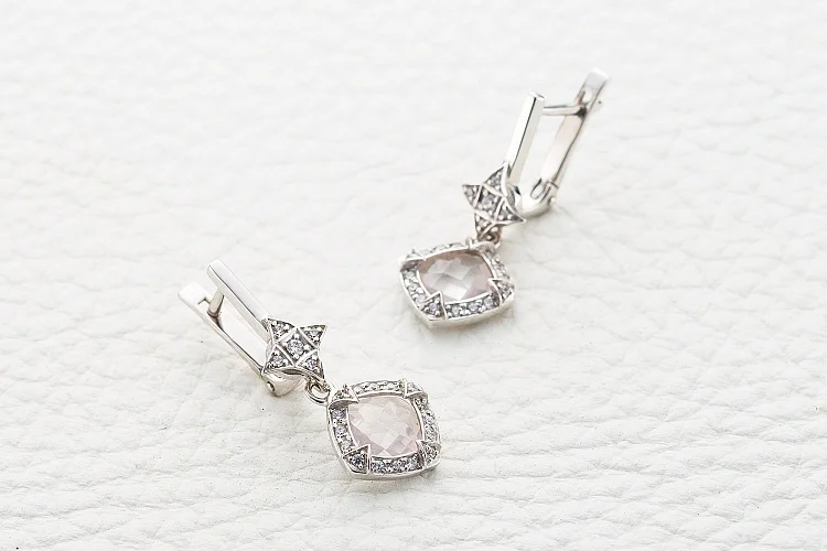 Серьги из белого золота с 2 кварцами и 42 фианитами