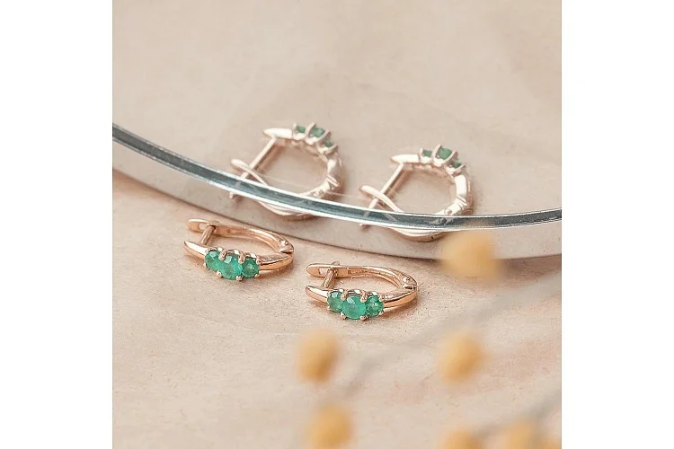 Серьги из красного золота с 6 изумрудами