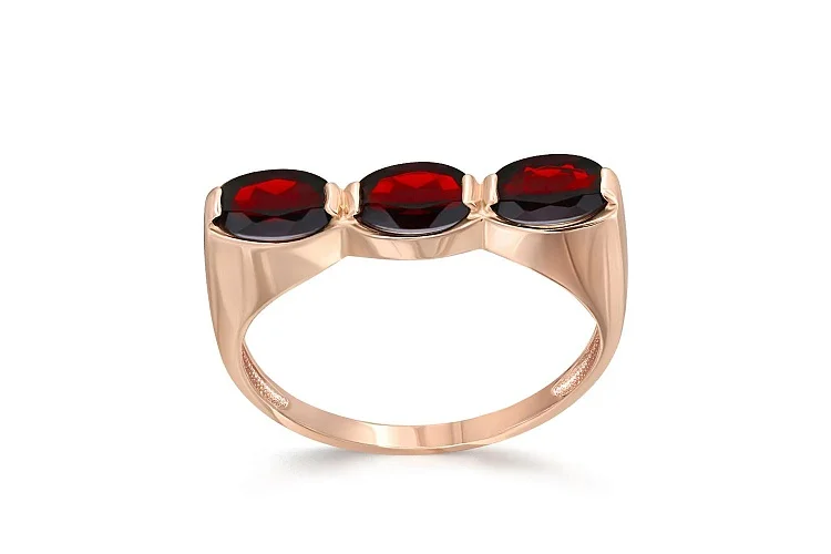 Кольцо из красного золота с 3 гранатами