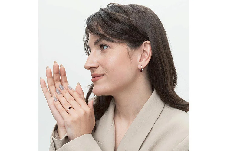 Серьги из красного золота с 2 гранатами и 6 фианитами