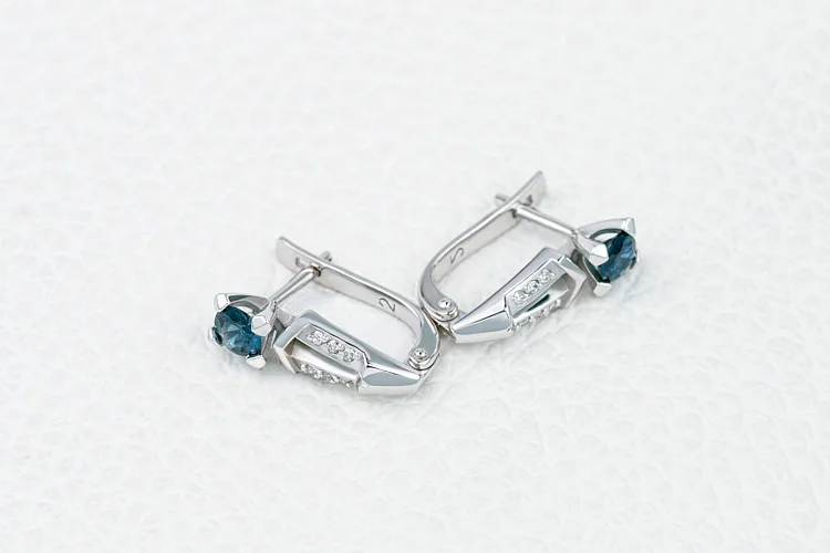 Серьги из белого золота с 2 сапфирами и 12 бриллиантами