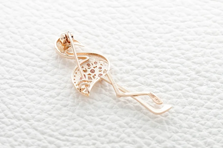 Брошь Фламинго из красного золота с 13 фианитами