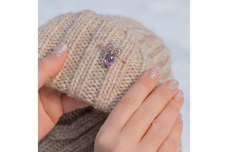 Брошь Сова из красного золота с 3 аметистами и 15 фианитами