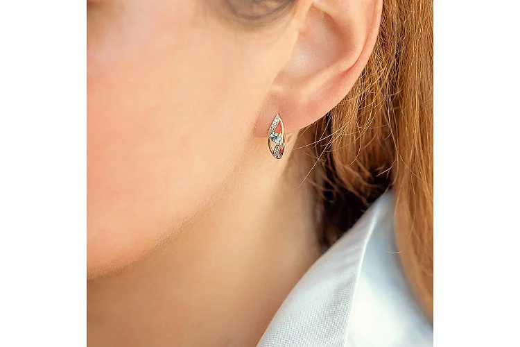 Серьги из красного золота с 2 топазами swiss и 16 фианитами