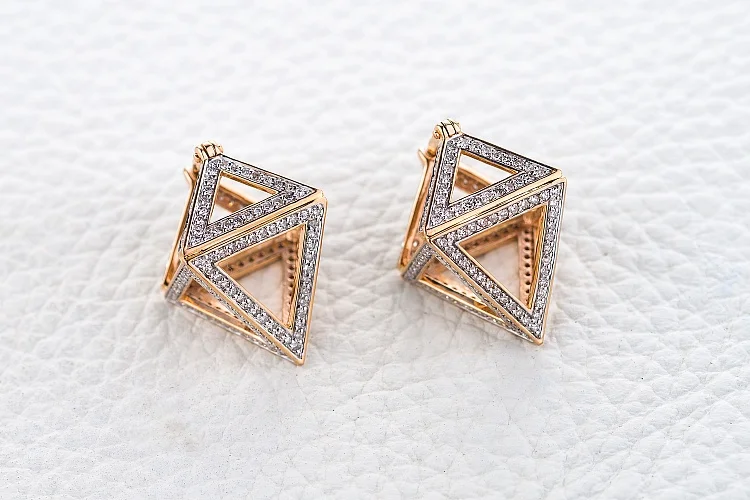 Серьги из красного золота с 444 бриллиантами