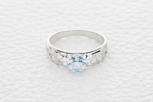 Кольцо из белого золота с топазом sky