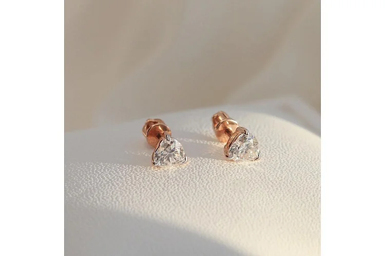 Серьги-пусеты Сердца из красного золота с 2 муассанитами