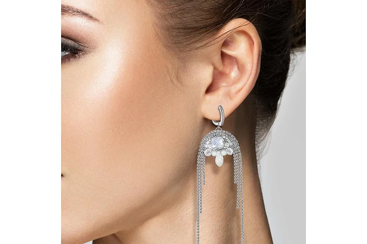 Бижутерные серьги Стразовые дорожки белый