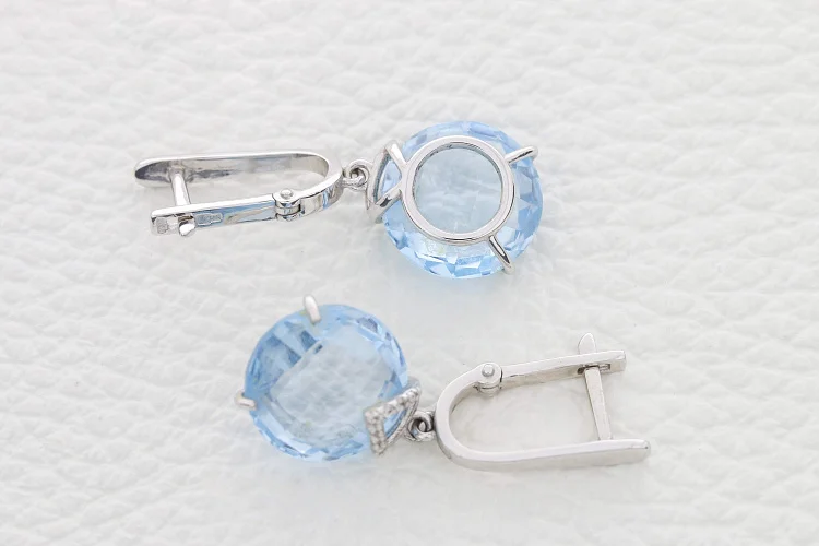 Серьги из белого золота с 2 топазами sky и 10 фианитами