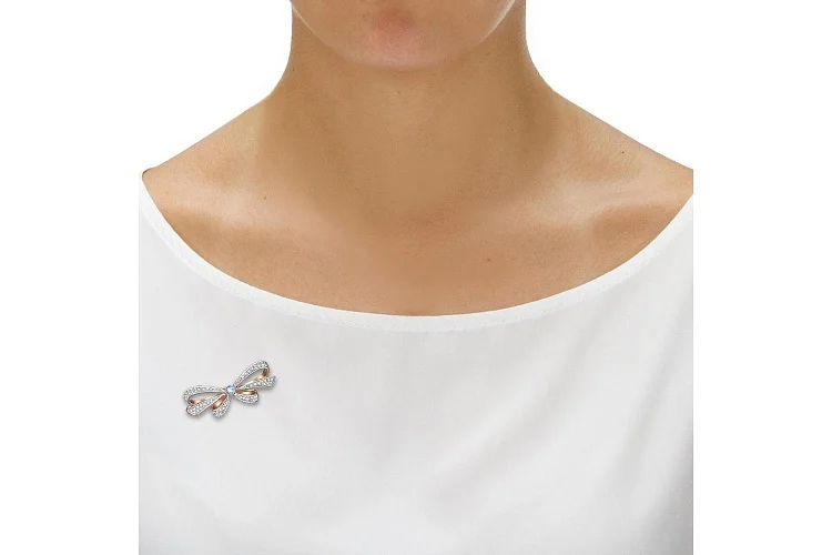 Брошь Бантик из красного золота с топазом swiss и 66 фианитами