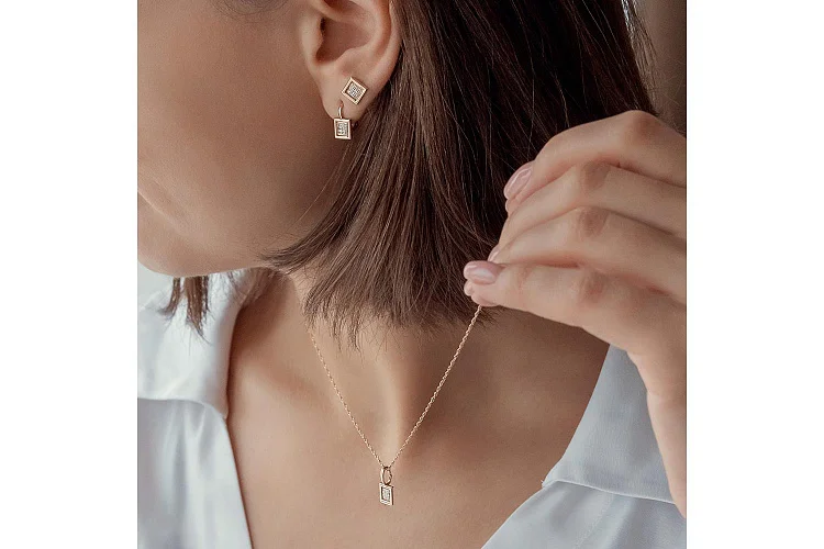 Серьги-пусеты Квадраты из красного золота с 18 бриллиантами